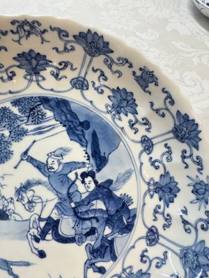 A pair of Chinese blue and white 'Hunting' plates, Chenghua marks, Kangxi — photo 4