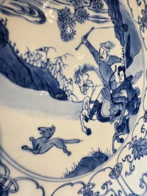 A pair of Chinese blue and white 'Hunting' plates, Chenghua marks, Kangxi — photo 6
