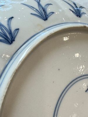 A pair of Chinese blue and white 'Hunting' plates, Chenghua marks, Kangxi — photo 8