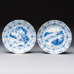 A pair of Chinese blue and white 'Hunting' plates, Chenghua marks, Kangxi — photo 1