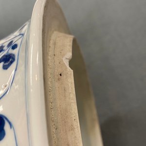 A pair of Chinese blue and white 'hunting scene' jars and covers, Kangxi — 照片 19
