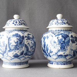 A pair of Chinese blue and white 'hunting scene' jars and covers, Kangxi — 照片 8