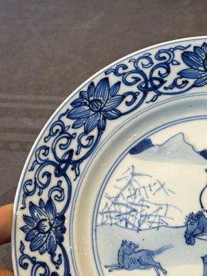 A pair of Chinese blue and white 'hunting scene' plates, Qi Yu Bao Ding Zhi Zhen 奇玉寶鼎之珍 mark, Kangxi — photo 15