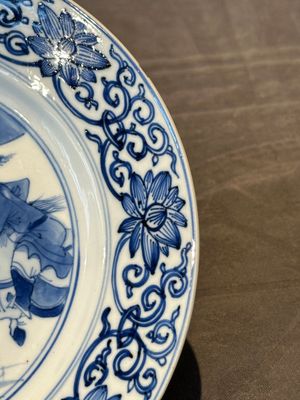 A pair of Chinese blue and white 'hunting scene' plates, Qi Yu Bao Ding Zhi Zhen 奇玉寶鼎之珍 mark, Kangxi — photo 16