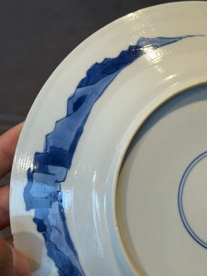 A pair of Chinese blue and white 'hunting scene' plates, Qi Yu Bao Ding Zhi Zhen 奇玉寶鼎之珍 mark, Kangxi — photo 8