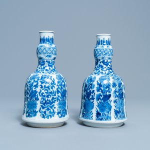 A pair of Chinese blue and white huqqa bases with floral design, Kangxi — 照片 4