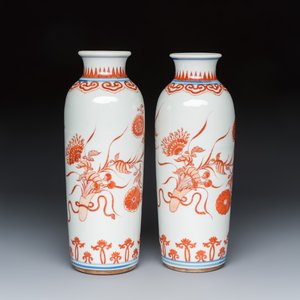 A pair of Chinese blue and white iron-red-decorated rouleau vases — 照片 2