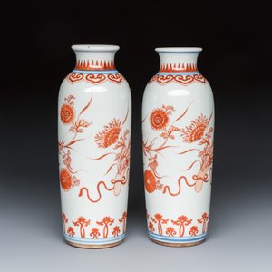 A pair of Chinese blue and white iron-red-decorated rouleau vases — 照片 3