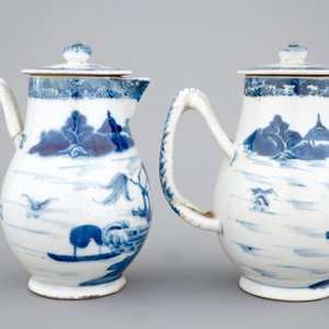 A pair of Chinese blue and white jugs with cover, 18th C. — photo 4