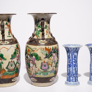 A pair of Chinese blue and white Kangxi vases and a pair of famille rose Nanking vases, 19th C. — photo 4