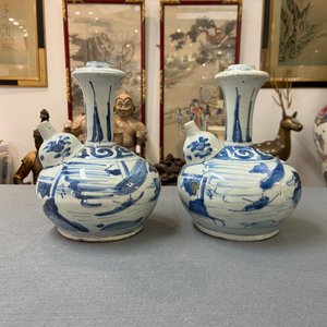 A pair of Chinese blue and white kendi, Wanli — photo 10