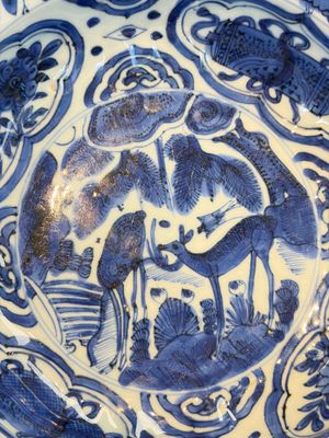 A pair of Chinese blue and white 'Klapmuts' bowls with deer design, Wanli — photo 11
