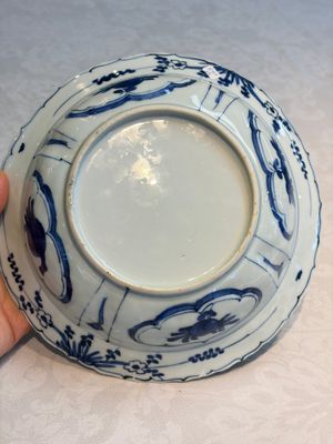 A pair of Chinese blue and white 'Klapmuts' bowls with deer design, Wanli — photo 16