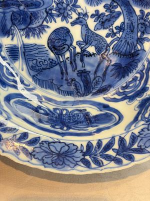 A pair of Chinese blue and white 'Klapmuts' bowls with deer design, Wanli — photo 5