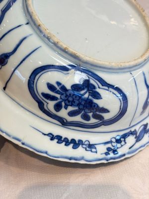 A pair of Chinese blue and white 'Klapmuts' bowls with deer design, Wanli — photo 7