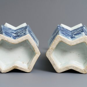 A pair of Chinese blue and white 'landscape and calligraphy' vases, 19th C. — photo 5