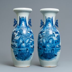 A pair of Chinese blue and white 'landscape' vases, 19th C. — photo 1