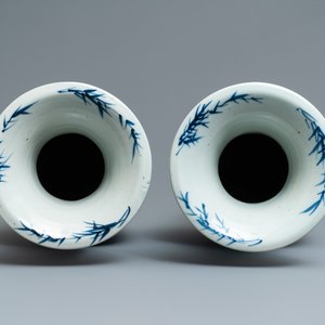 A pair of Chinese blue and white 'landscape' vases, 19th C. — 照片 5