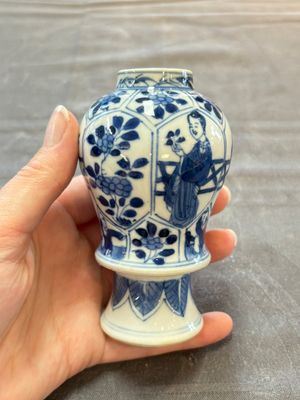 A pair of Chinese blue and white 'Long Eliza and playing boys' covered vases, Kangxi — 照片 12