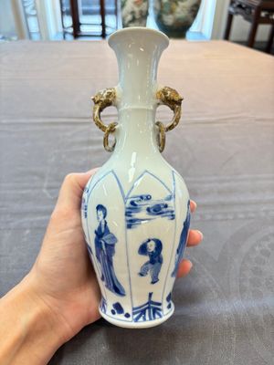 A pair of Chinese blue and white 'Long Eliza and playing boys' vases, Kangxi — 照片 1