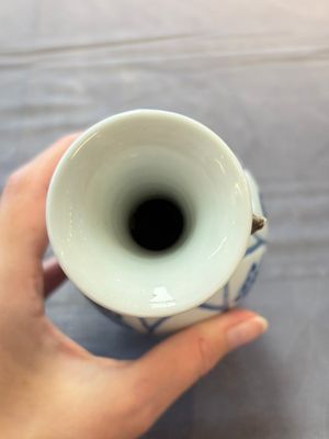 A pair of Chinese blue and white 'Long Eliza and playing boys' vases, Kangxi — 照片 13