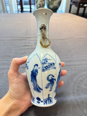 A pair of Chinese blue and white 'Long Eliza and playing boys' vases, Kangxi — 照片 2