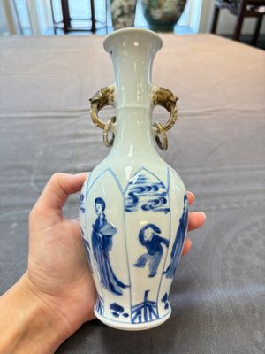 A pair of Chinese blue and white 'Long Eliza and playing boys' vases, Kangxi — 照片 3