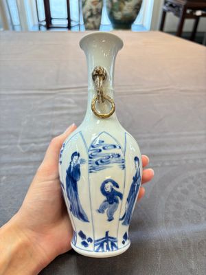A pair of Chinese blue and white 'Long Eliza and playing boys' vases, Kangxi — 照片 4
