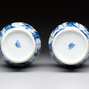 A pair of Chinese blue and white 'Long Eliza and playing boys' vases, Kangxi — 照片 6