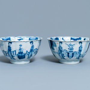 A pair of Chinese blue and white 'Long Eliza' bowls, Chenghua mark, Kangxi — photo 2