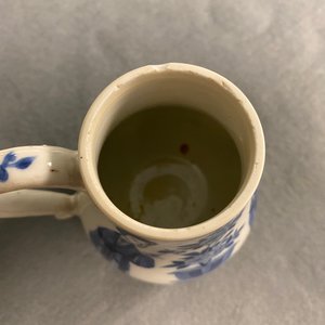 A pair of Chinese blue and white 'Long Eliza' jugs and covers and a miniature vase, Kangxi — 照片 10