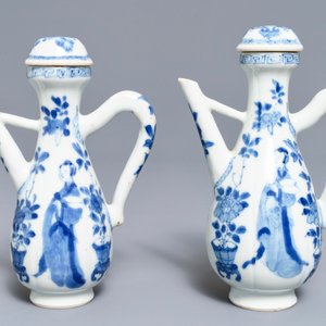 A pair of Chinese blue and white 'Long Eliza' jugs and covers, Kangxi — 照片 4