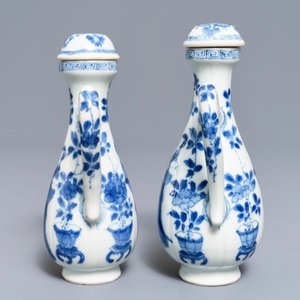 A pair of Chinese blue and white 'Long Eliza' jugs and covers, Kangxi — 照片 5