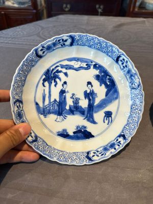 A pair of Chinese blue and white 'Long Eliza' plates, Qi Yu Bao Ding Zhi Zhen 奇玉寶鼎之珍 mark, Kangxi — 照片 2