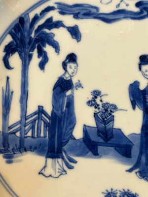 A pair of Chinese blue and white 'Long Eliza' plates, Qi Yu Bao Ding Zhi Zhen 奇玉寶鼎之珍 mark, Kangxi — 照片 4