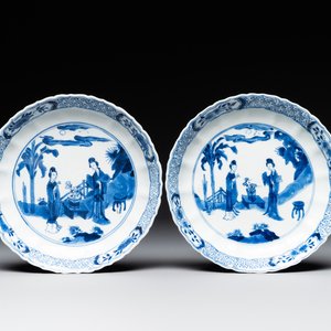 A pair of Chinese blue and white 'Long Eliza' plates, Qi Yu Bao Ding Zhi Zhen 奇玉寶鼎之珍 mark, Kangxi — 照片 1