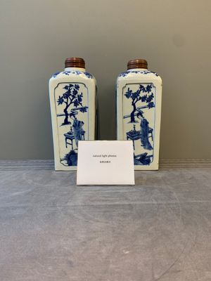 A pair of Chinese blue and white 'Long Eliza' square flasks, Kangxi — photo 1