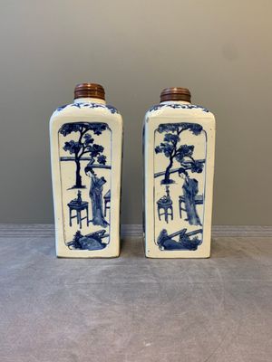 A pair of Chinese blue and white 'Long Eliza' square flasks, Kangxi — photo 4