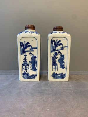 A pair of Chinese blue and white 'Long Eliza' square flasks, Kangxi — photo 5