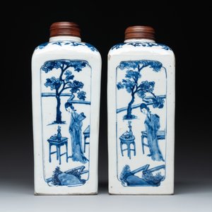 A pair of Chinese blue and white 'Long Eliza' square flasks, Kangxi — photo 3