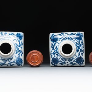 A pair of Chinese blue and white 'Long Eliza' square flasks, Kangxi — photo 5