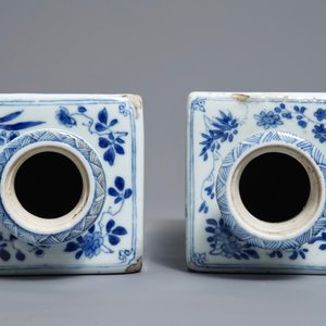 A pair of Chinese blue and white 'Long Eliza' square tea caddies, Yu mark, Kangxi — photo 6