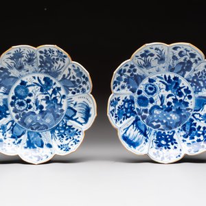 A pair of Chinese blue and white lotus-form 'grasshopper' plates, Kangxi — photo 1