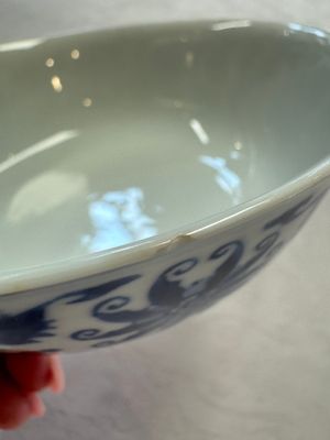 A pair of Chinese blue and white 'lotus scroll' bowls, Yongzheng mark and of the period — foto 21