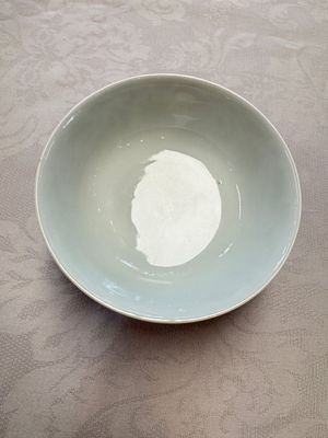 A pair of Chinese blue and white 'lotus scroll' bowls, Yongzheng mark and of the period — foto 7