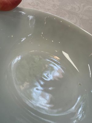 A pair of Chinese blue and white 'lotus scroll' bowls, Yongzheng mark and of the period — foto 8