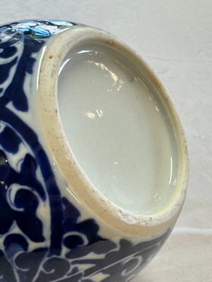 A pair of Chinese blue and white 'Lotus Scroll' jars, 19th C. — photo 16