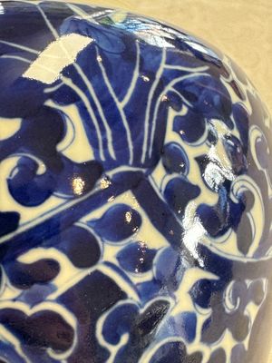 A pair of Chinese blue and white 'Lotus Scroll' jars, 19th C. — photo 23