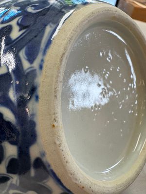 A pair of Chinese blue and white 'Lotus Scroll' jars, 19th C. — photo 29