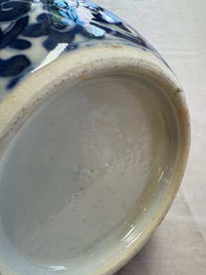 A pair of Chinese blue and white 'Lotus Scroll' jars, 19th C. — photo 30
